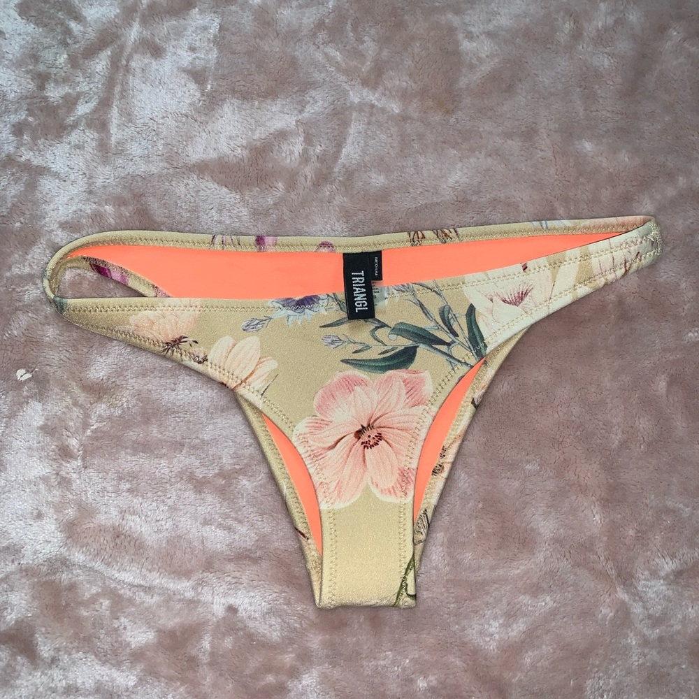 Triangl neoprene bottom size medium floral - visit my page for the top pictured